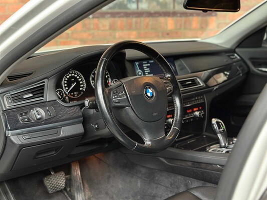 BMW ActiveHybrid7 F04 4.4 V8 465hp 2011