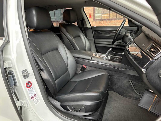 BMW ActiveHybrid7 F04 4.4 V8 465hp 2011