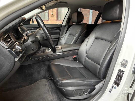 BMW ActiveHybrid7 F04 4.4 V8 465hp 2011