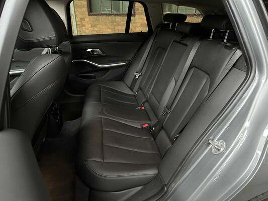 BMW 318d Touring 2.0 G21 150hp 2023 3-Series