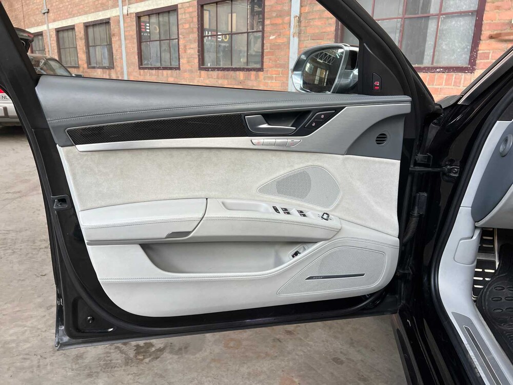 Audi S8 Plus 4.0 TFSI V8T Quattro 605PS 2016