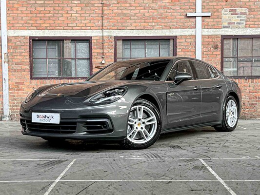 Luxury & sports cars in Boxmeer