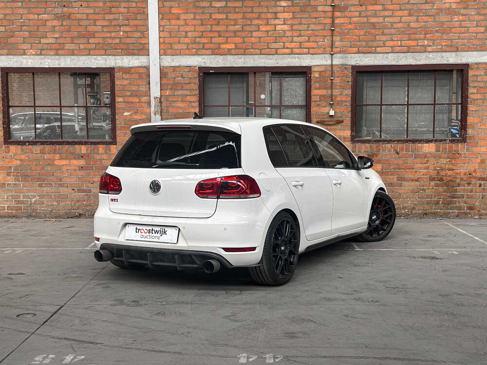 Volkswagen Golf GTI 2.0 211PS 2011, 13-PFJ-7