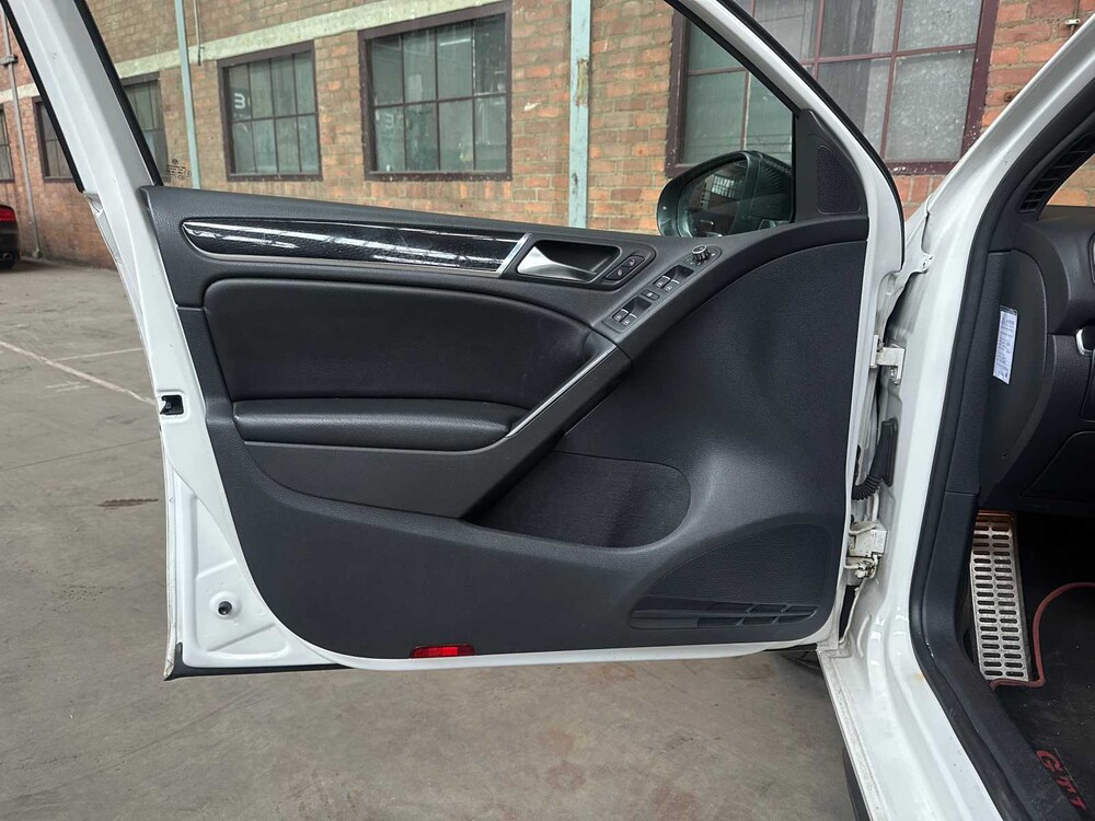 Volkswagen Golf GTI 2.0 211PS 2011, 13-PFJ-7