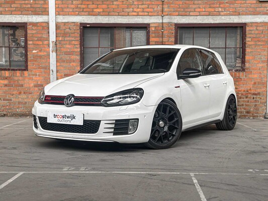 Luxury & sports cars in Boxmeer