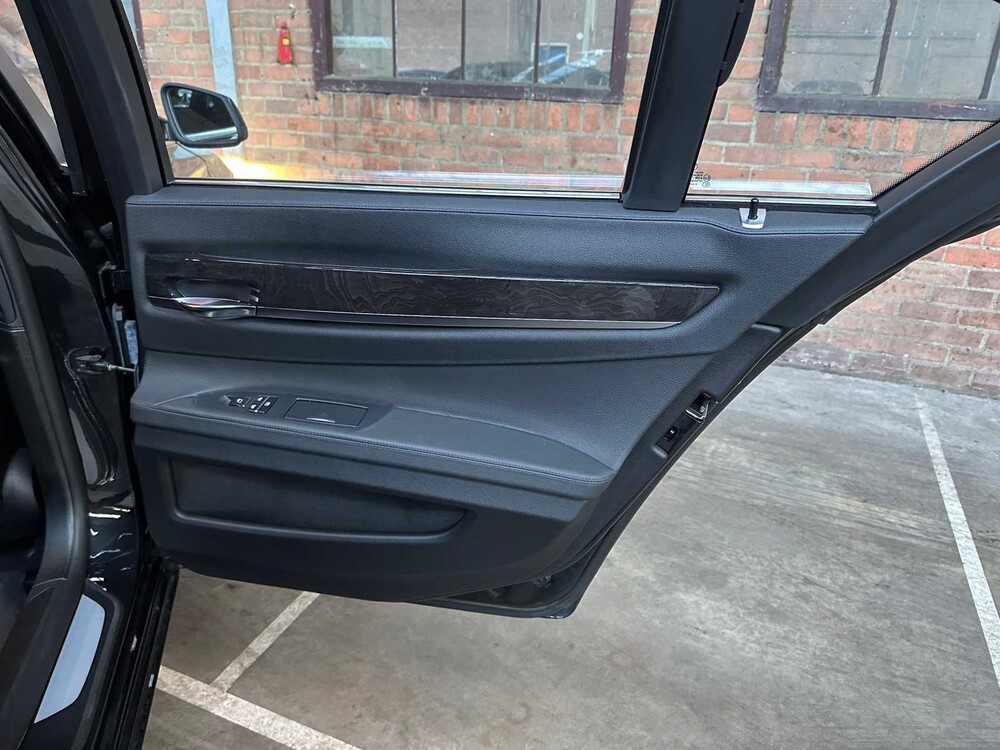 BMW ActiveHybrid7 F04 4.4 V8 465PS 2011