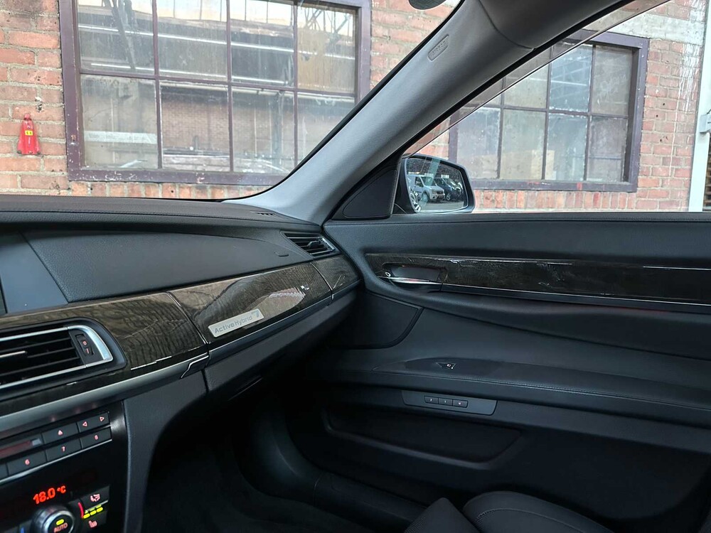 BMW ActiveHybrid7 F04 4.4 V8 465PS 2011