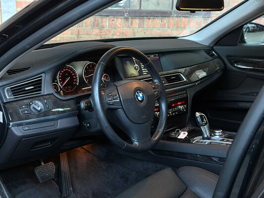 BMW ActiveHybrid7 F04 4.4 V8 465hp 2011
