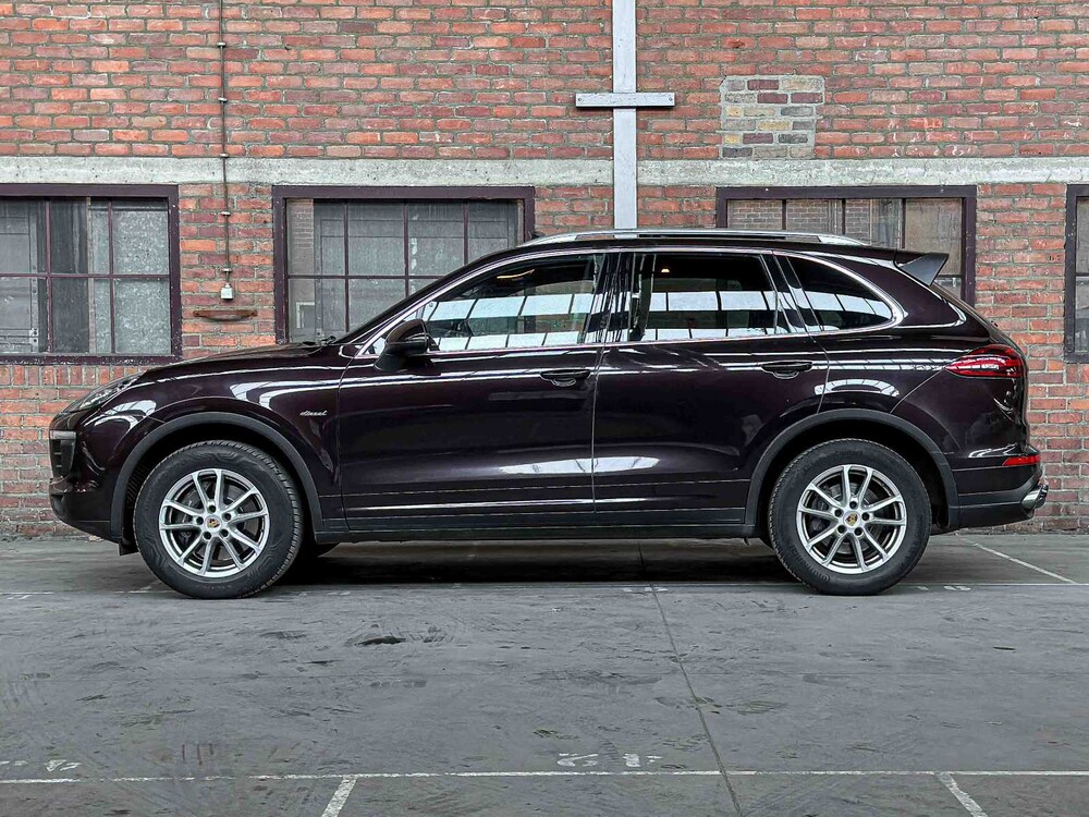 Porsche Cayenne 3.0 D V6 Platinum Edition (FACELIFT) 239PS 2017, G-774-RB