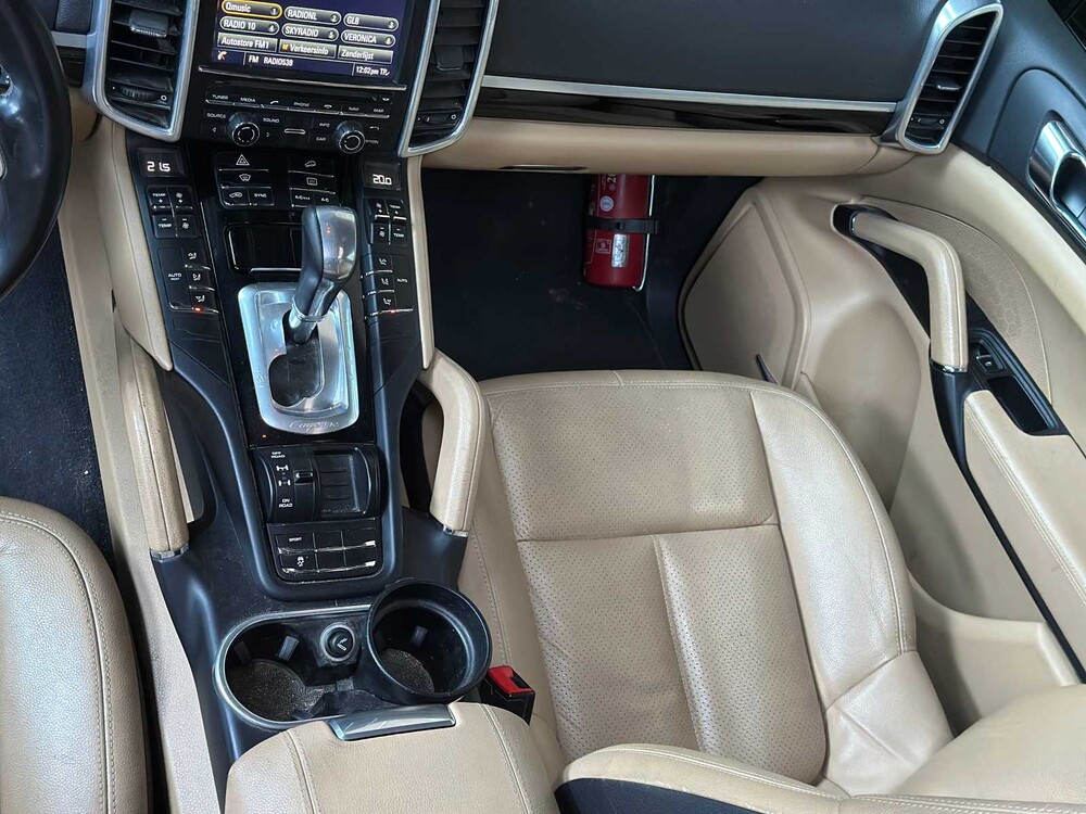 Porsche Cayenne 3.0 D V6 Platinum Edition (FACELIFT) 239PS 2017, G-774-RB