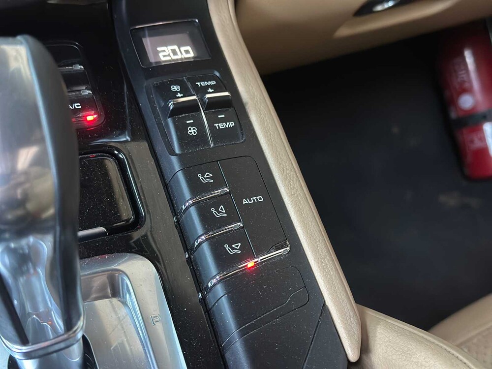 Porsche Cayenne 3.0 D V6 Platinum Edition (FACELIFT) 239PS 2017, G-774-RB