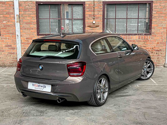 BMW 125i Business+ 300hp 2012 1-Series, 7-ZSJ-54