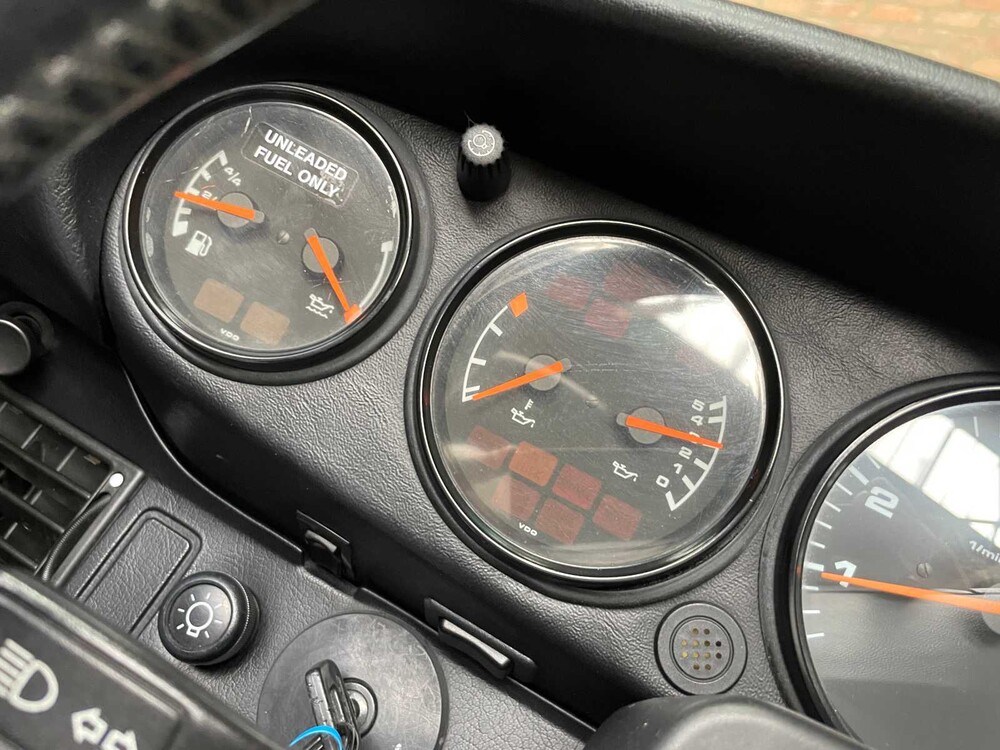 Porsche 911 Carrera 2 964 Cabriolet 1991