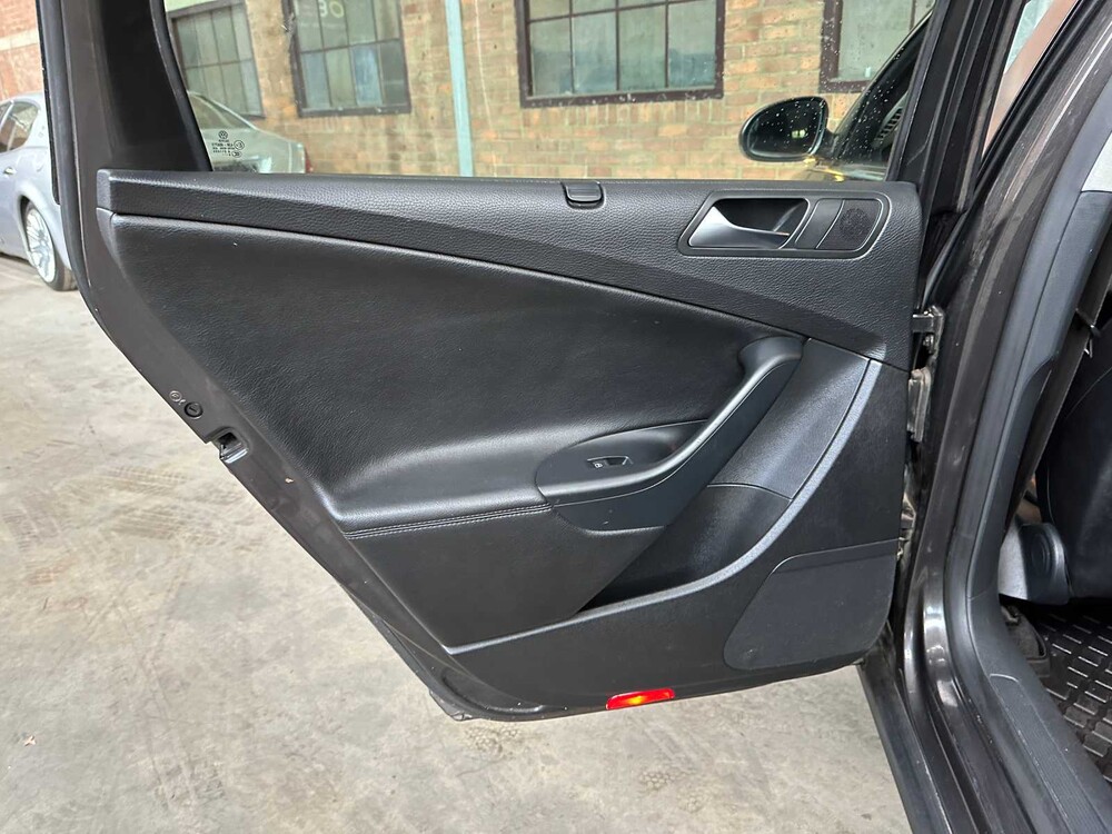 Volkswagen Passat Variant 3.2 V6 Highline 4M R32 250pk 2009, 89-HNG-2