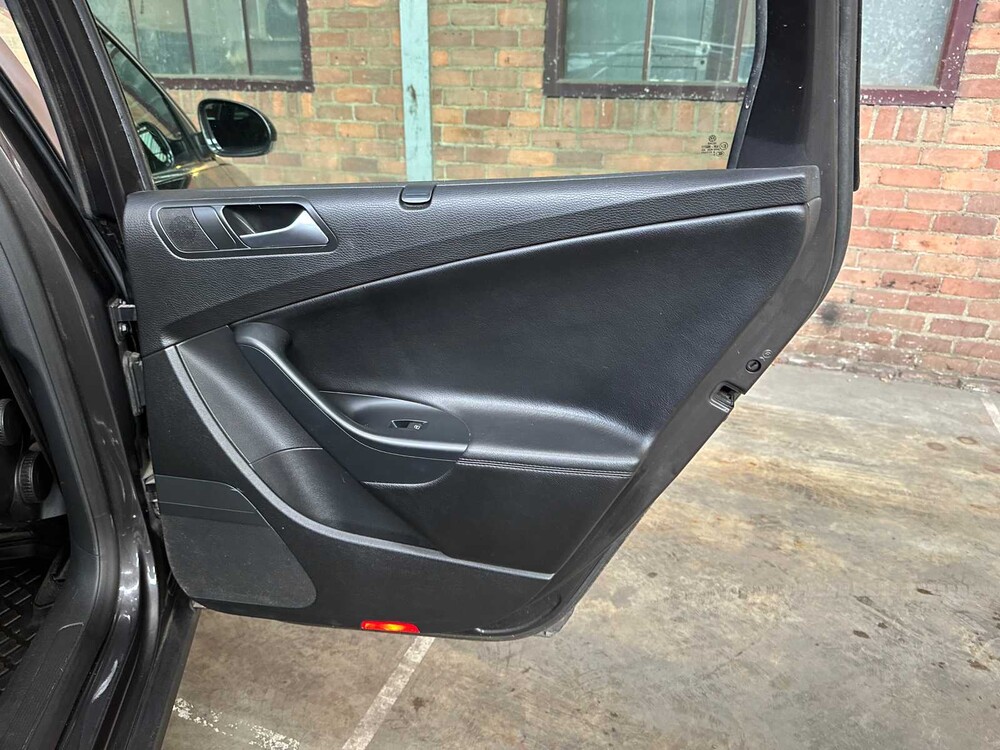 Volkswagen Passat Variant 3.2 V6 Highline 4M R32 250pk 2009, 89-HNG-2