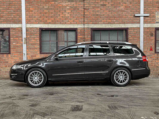 Volkswagen Passat Variant 3.2 V6 Highline 4M R32 250hp 2009, 89-HNG-2