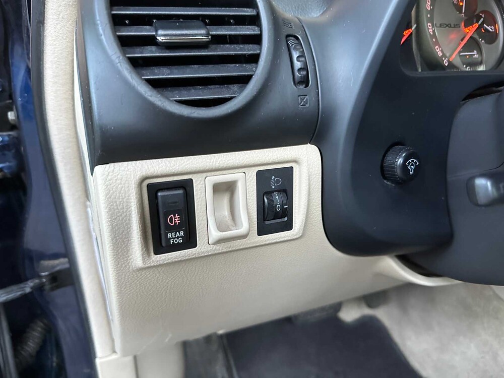 Lexus IS 200 Business 155pk 2004, 58-PF-JB