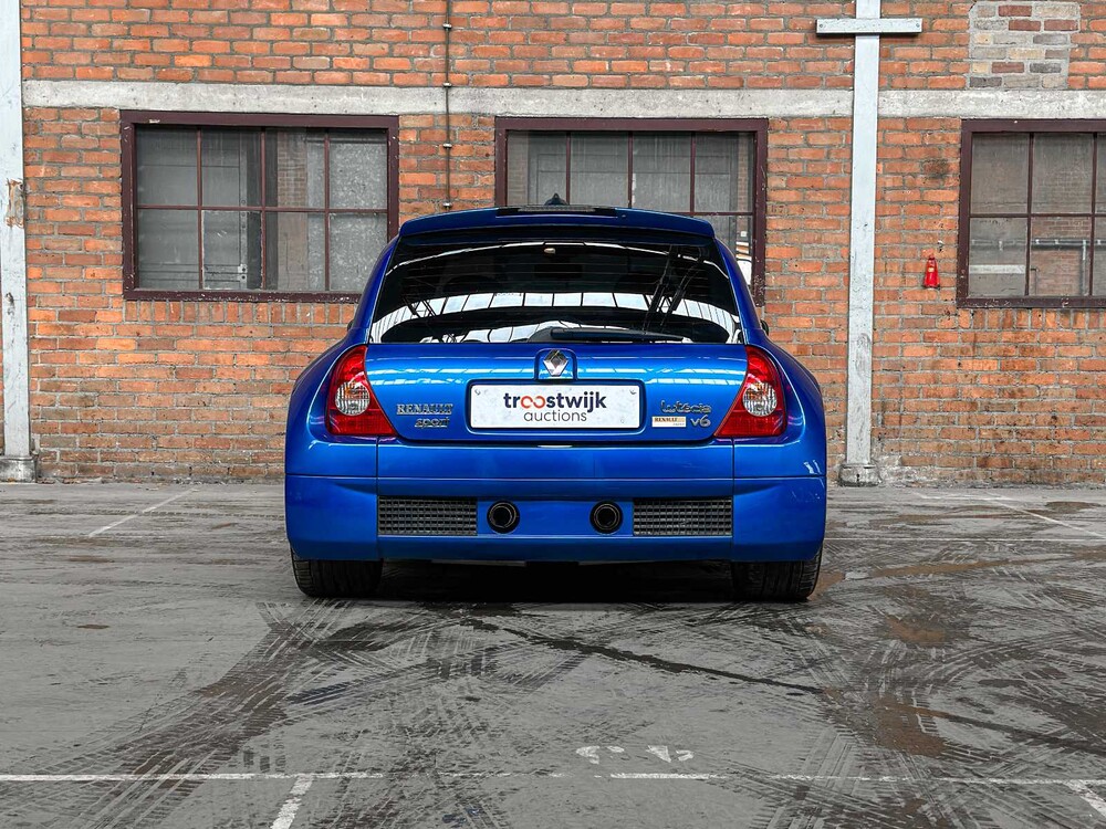 Renault Clio V6 RS Phase 2 255 Renault Sport 3.0 V6 255pk 2004, P-745-NN Youngtimer 