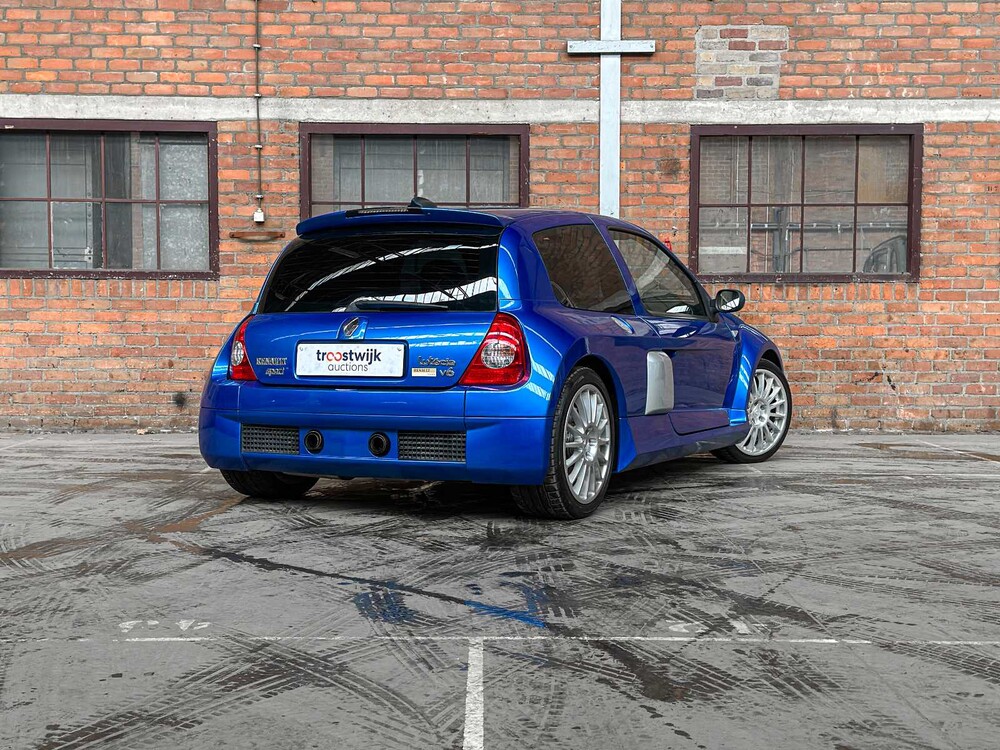 Renault Clio V6 RS Phase 2 255 Renault Sport 3.0 V6 255pk 2004, P-745-NN Youngtimer 