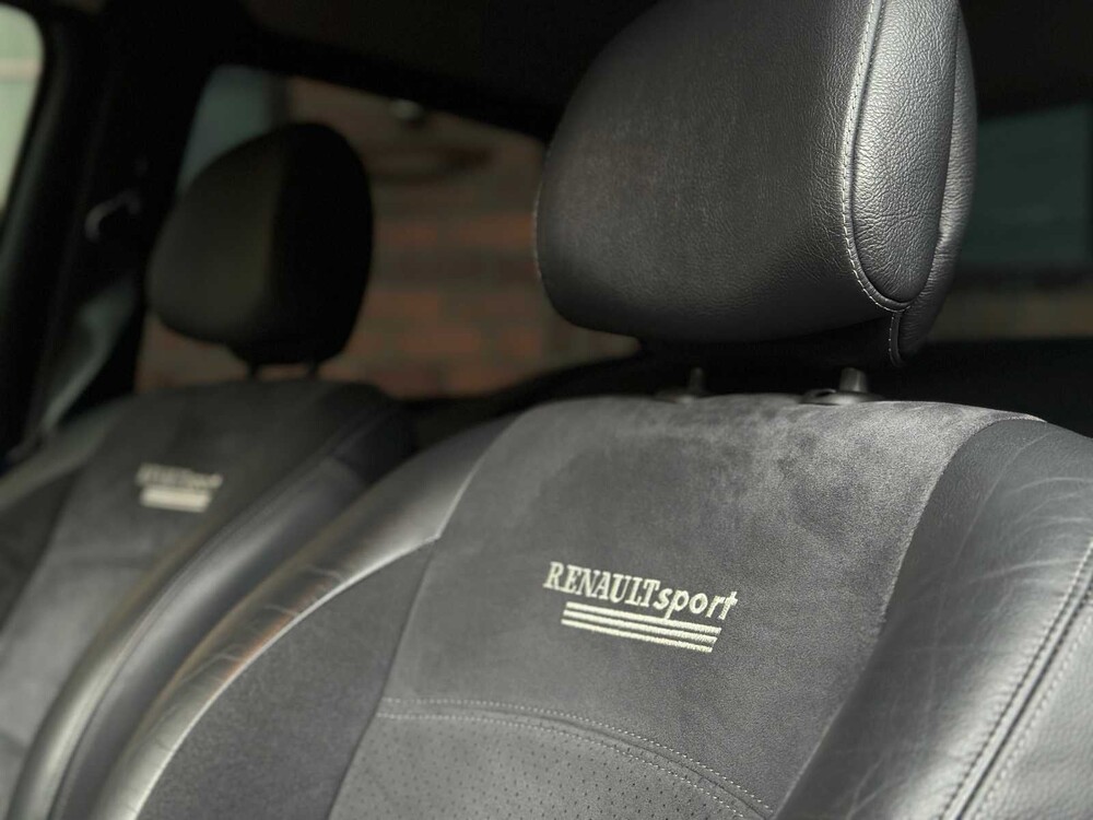 Renault Clio V6 RS Phase 2 255 Renault Sport 3.0 V6 255pk 2004, P-745-NN Youngtimer 