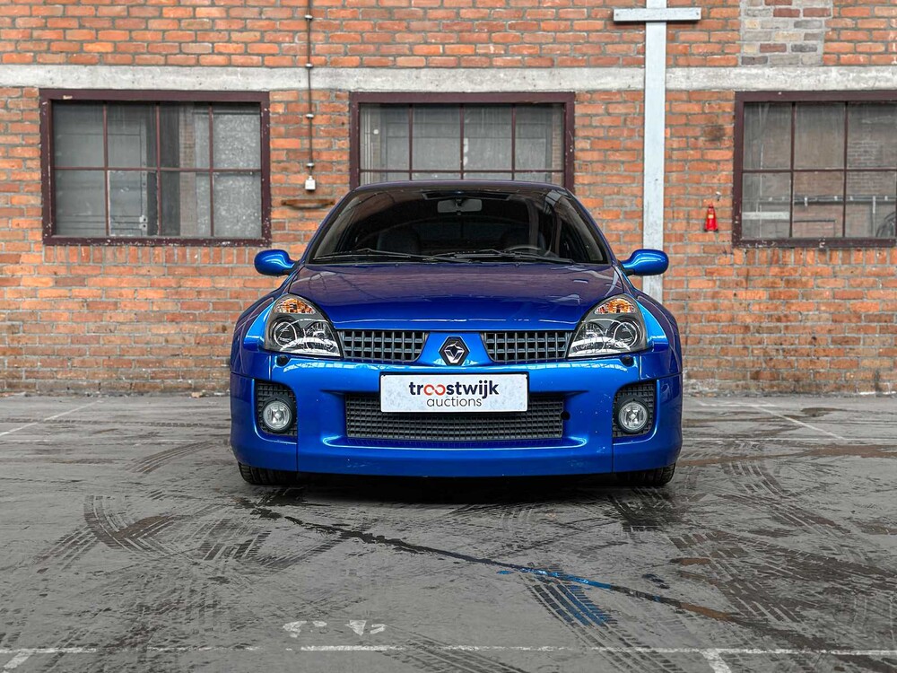 Renault Clio V6 RS Phase 2 255 Renault Sport 3.0 V6 255pk 2004, P-745-NN Youngtimer 