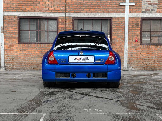Renault Clio V6 RS Phase 2 255 Renault Sport 3.0 V6 255hp 2004, P-745-NN Youngtimer