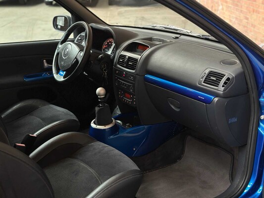 Renault Clio V6 RS Phase 2 255 Renault Sport 3.0 V6 255hp 2004, P-745-NN Youngtimer