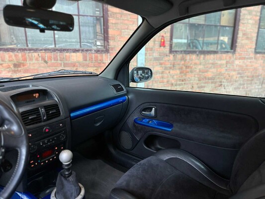 Renault Clio V6 RS Phase 2 255 Renault Sport 3.0 V6 255hp 2004, P-745-NN Youngtimer