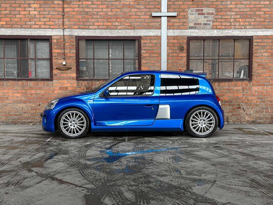 Renault Clio V6 RS Phase 2 255 Renault Sport 3.0 V6 255hp 2004, P-745-NN Youngtimer