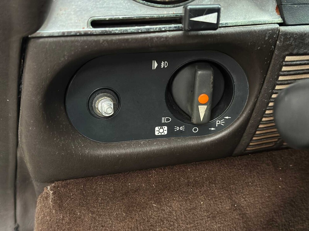 Mercedes-Benz SL560 5.5 V8 1988 SL-Class