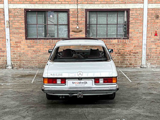 Mercedes-Benz 230 C (280 LPG ENGINE) 200-280 (W123) 184hp 1977, 50-SG-25