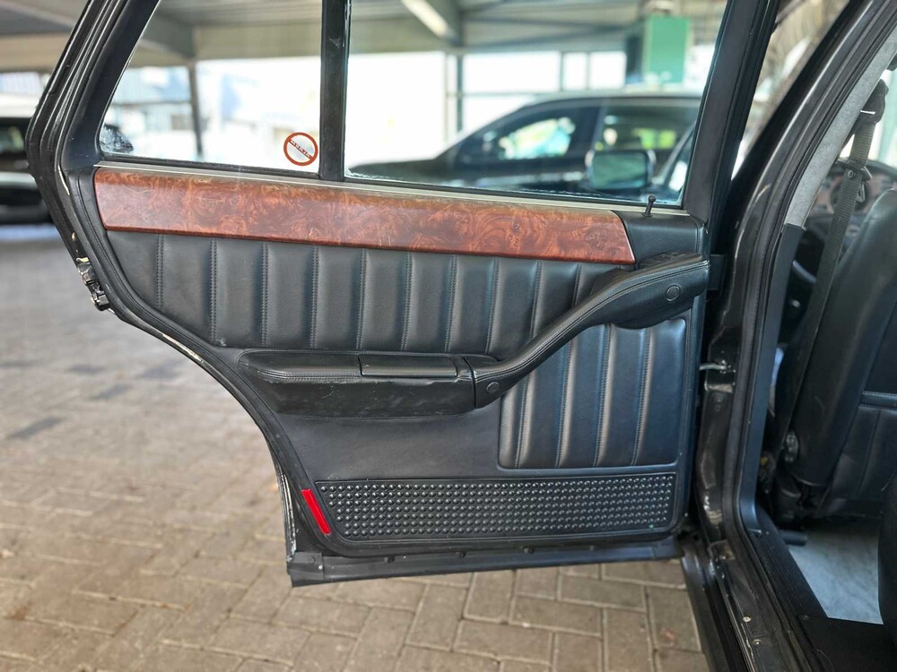 Lancia Thema 3.0 8.32 Ferrari 202pk 1989