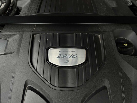 Porsche Panamera Sport Turismo 4S 2.9 V6 441PS 2018, J-376-JS