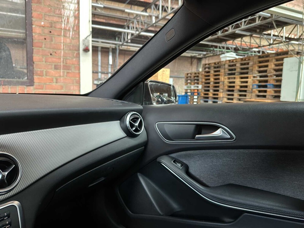 Mercedes-Benz GLA180 CDI Lease Edition 109hp 2015 GLA-class, GF-098-D