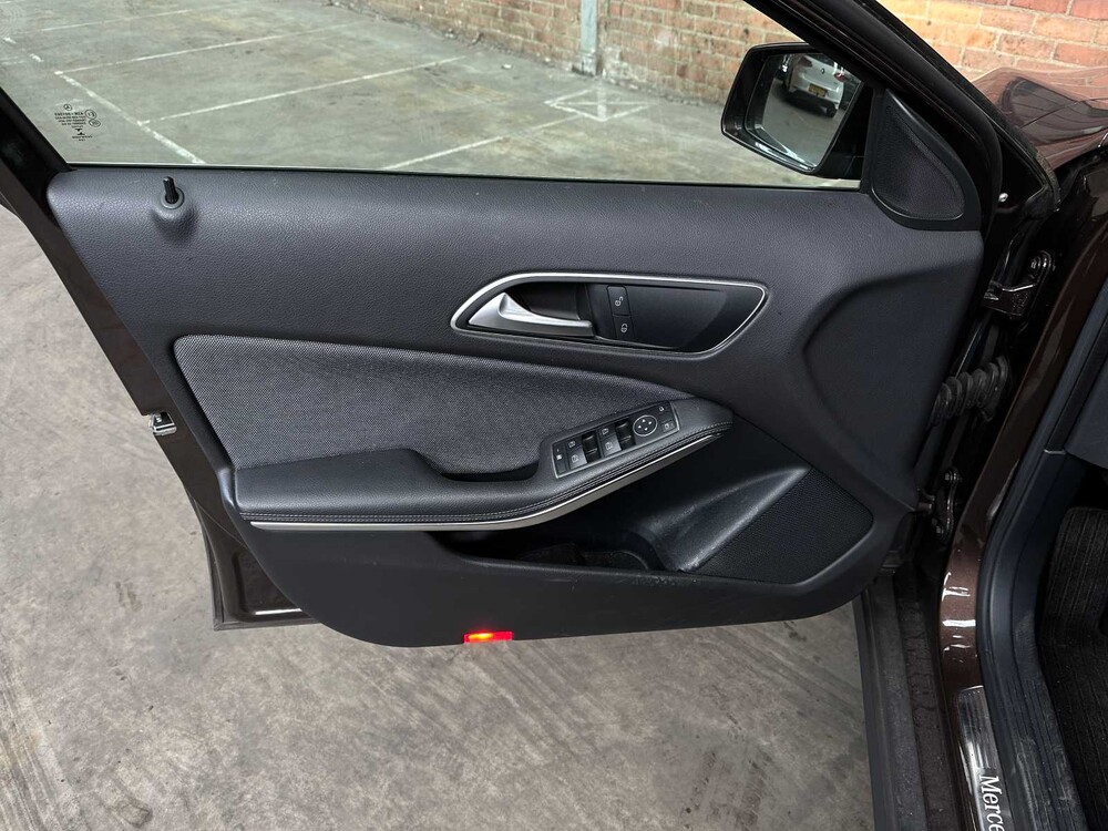 Mercedes-Benz GLA180 CDI Lease Edition 109hp 2015 GLA-class, GF-098-D