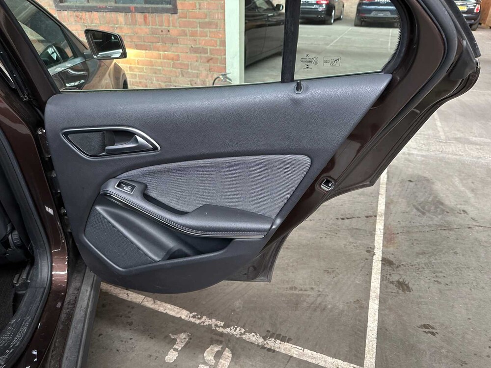 Mercedes-Benz GLA180 CDI Lease Edition 109hp 2015 GLA-class, GF-098-D