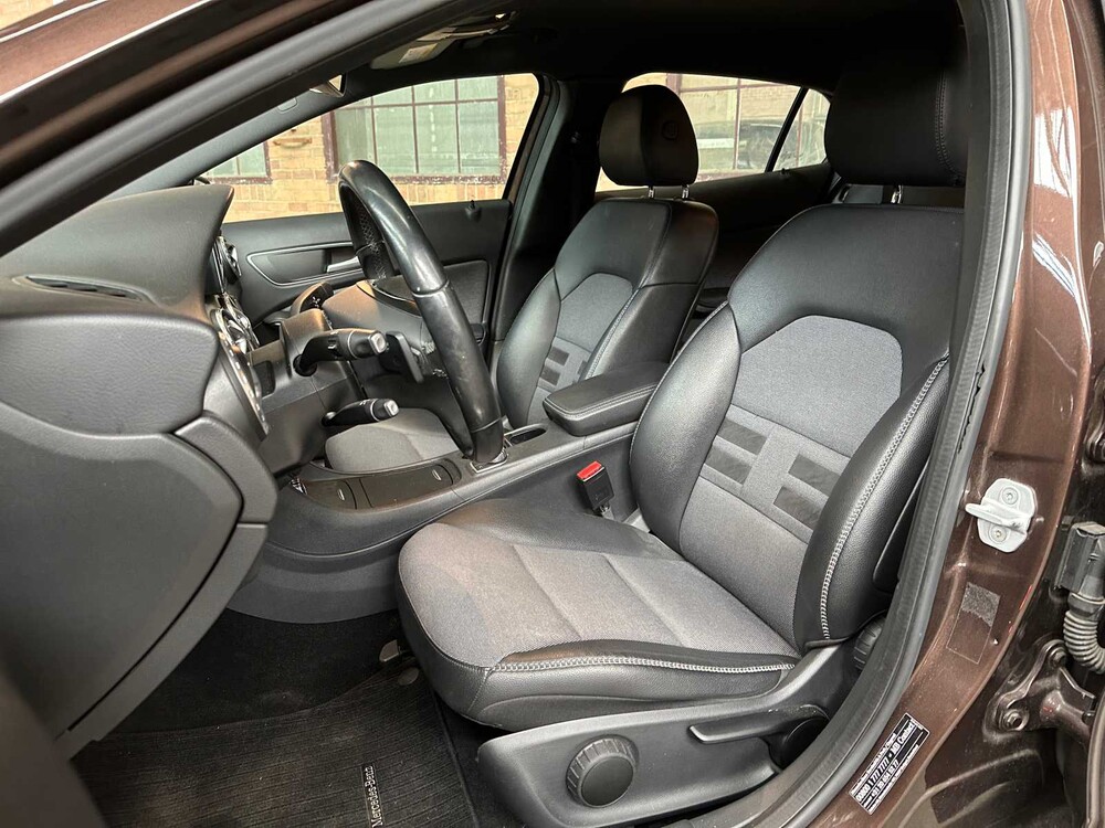 Mercedes-Benz GLA180 CDI Lease Edition 109hp 2015 GLA-class, GF-098-D