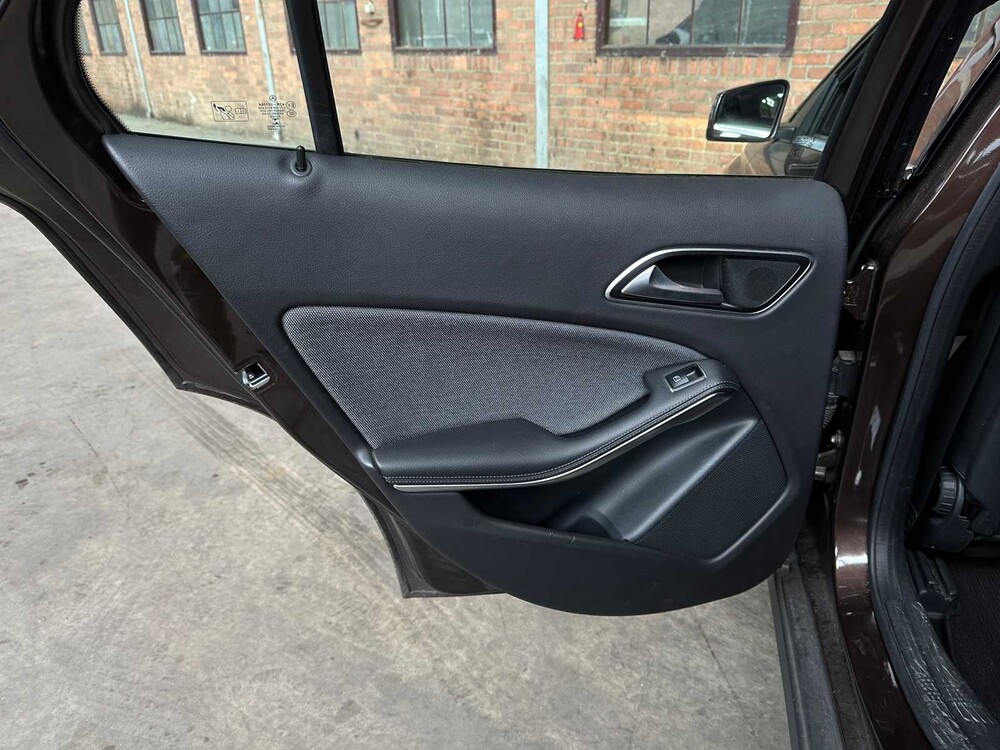 Mercedes-Benz GLA180 CDI Lease Edition 109hp 2015 GLA-class, GF-098-D