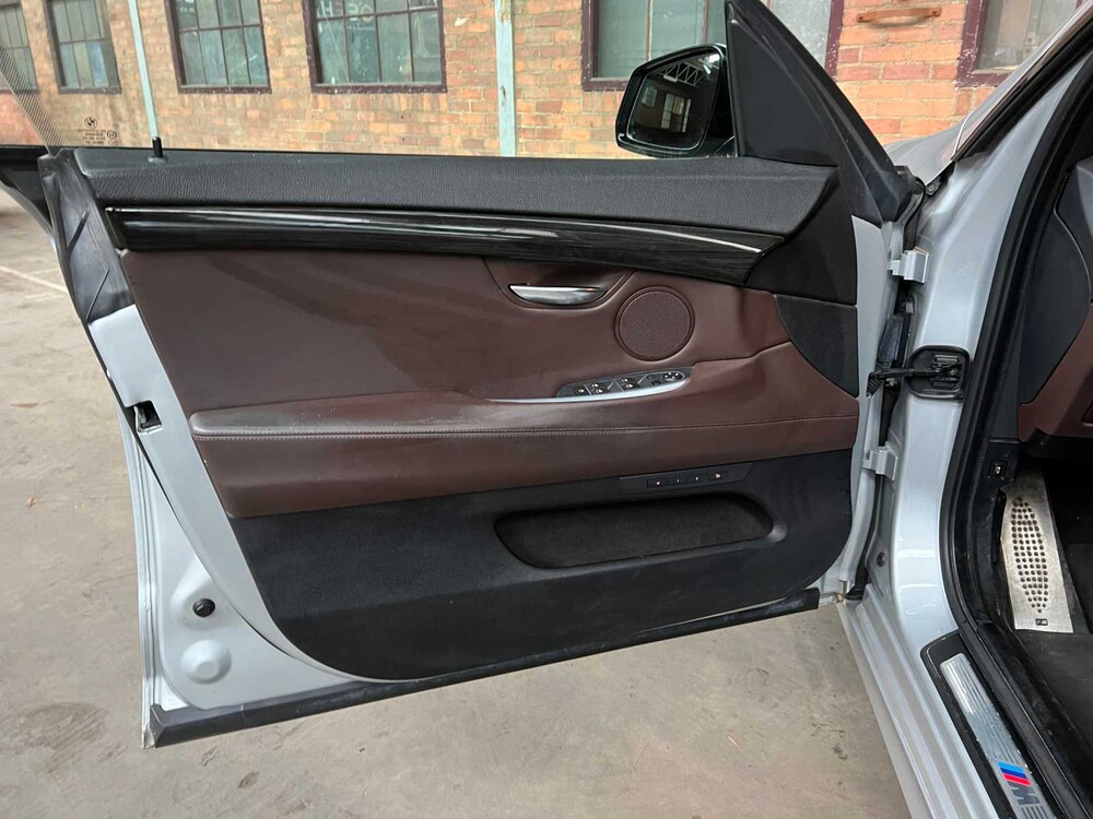 BMW 550xi Gran Turismo M-Sport High Executive 4.4 V8 F07 449pk 2014 5-serie, 3-SXD-67