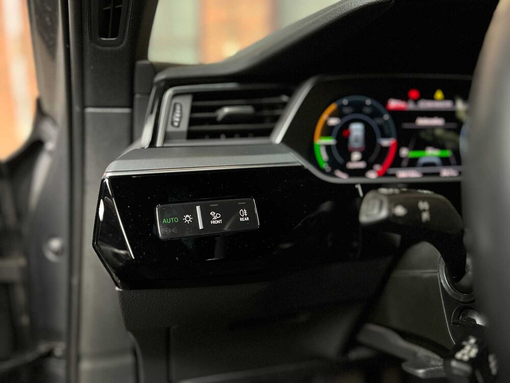 Audi e-tron 55 Quattro Business Edition 95 kWh 408pk 2021, L-308-ZT