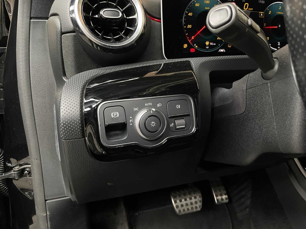 Mercedes-Benz A180d AMG Business Solution 116pk 2018 A-klasse, XJ-192-K