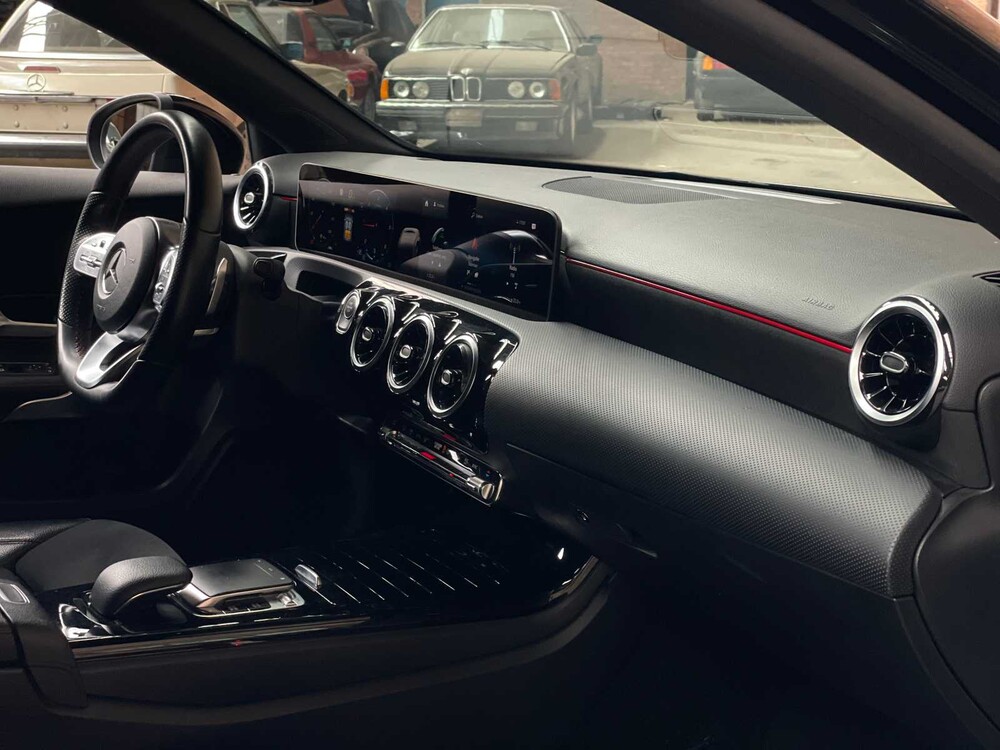 Mercedes-Benz A180d AMG Business Solution 116pk 2018 A-klasse, XJ-192-K