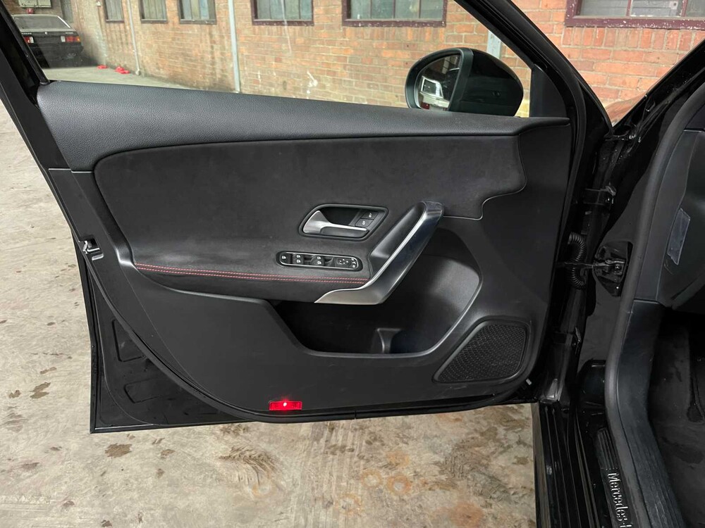 Mercedes-Benz A180d AMG Business Solution 116pk 2018 A-klasse, XJ-192-K