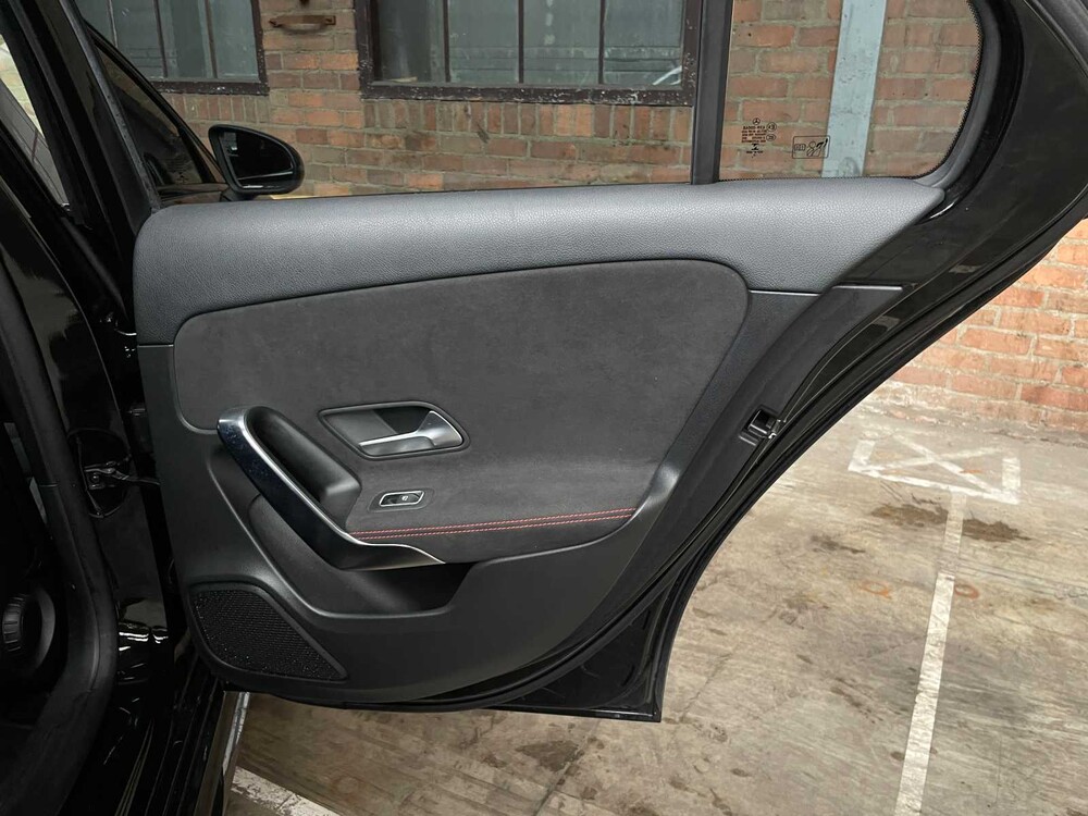 Mercedes-Benz A180d AMG Business Solution 116pk 2018 A-klasse, XJ-192-K