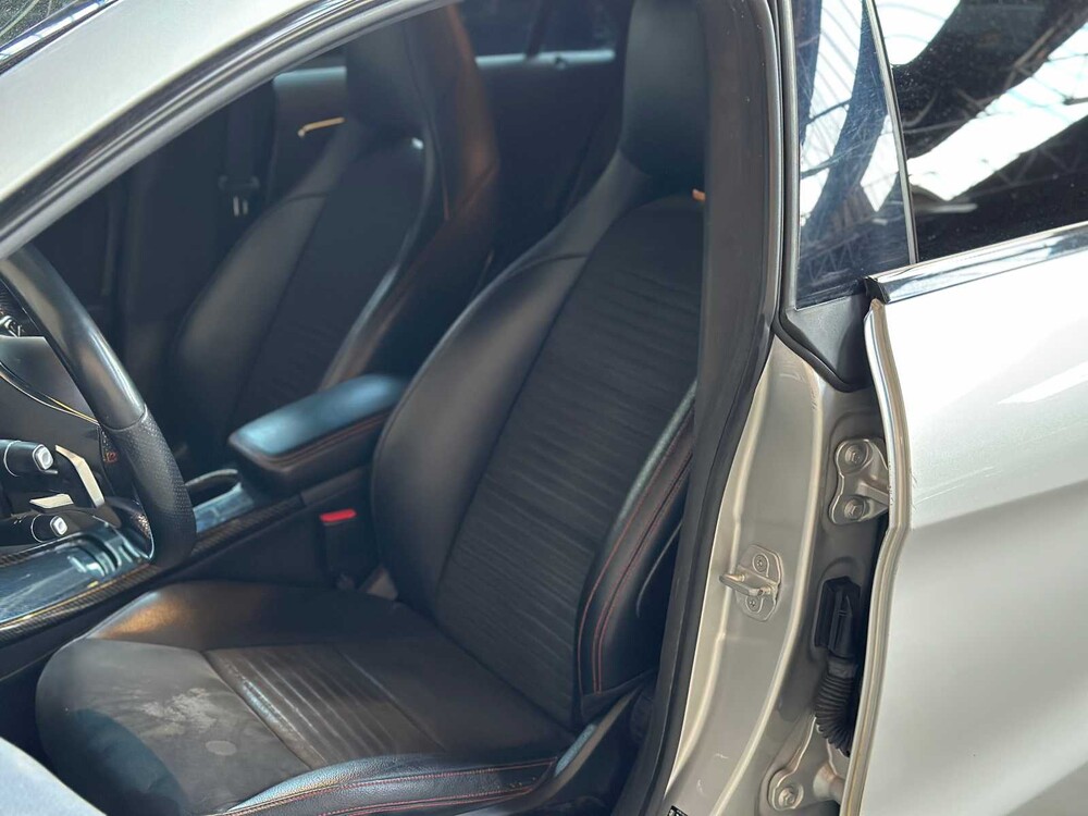 Mercedes-Benz CLA180 Prestige Comfort 122pk 2015 CLA-klasse, T-229-LT 