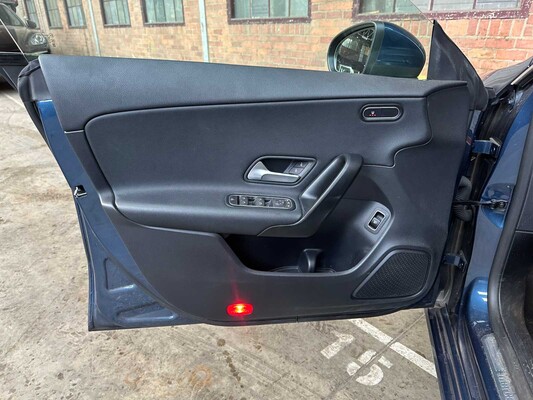 Mercedes-Benz CLA180 Business Solution CLA-Klasse Shooting Brake 136PS 2021 (Original-NL), K-844-HV