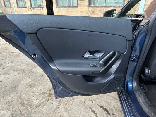 Mercedes-Benz CLA180 Business Solution CLA-Klasse Shooting Brake 136PS 2021 (Original-NL), K-844-HV