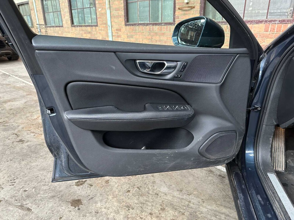 Volvo V60 2.0 T6 Twin Engine AWD Inscription 253hp 2020 (Original-NL), H-630-LN