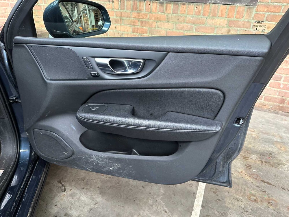 Volvo V60 2.0 T6 Twin Engine AWD Inscription 253hp 2020 (Original-NL), H-630-LN