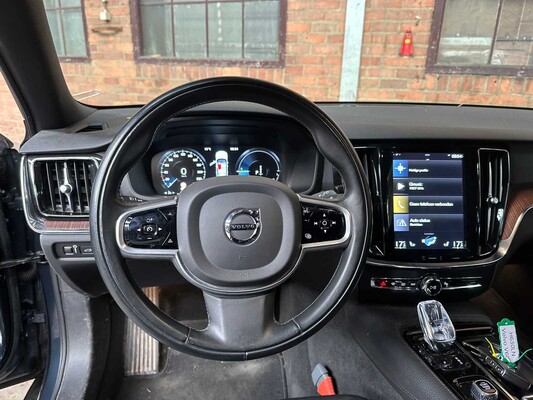 Volvo V60 2.0 T6 Twin Engine AWD Inscription 253hp 2020 (Original-NL), H-630-LN